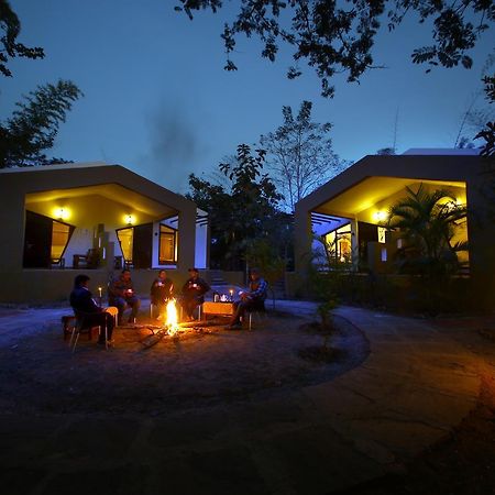 Mogli Resort Kanha Bagian luar foto
