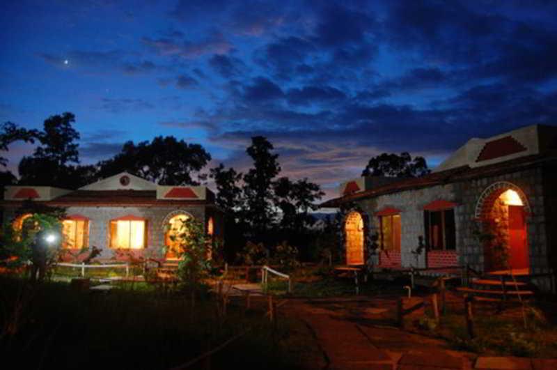 Mogli Resort Kanha Bagian luar foto