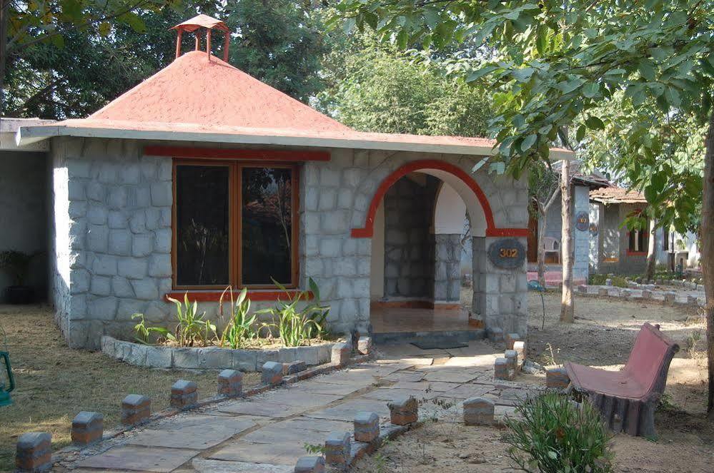 Mogli Resort Kanha Bagian luar foto