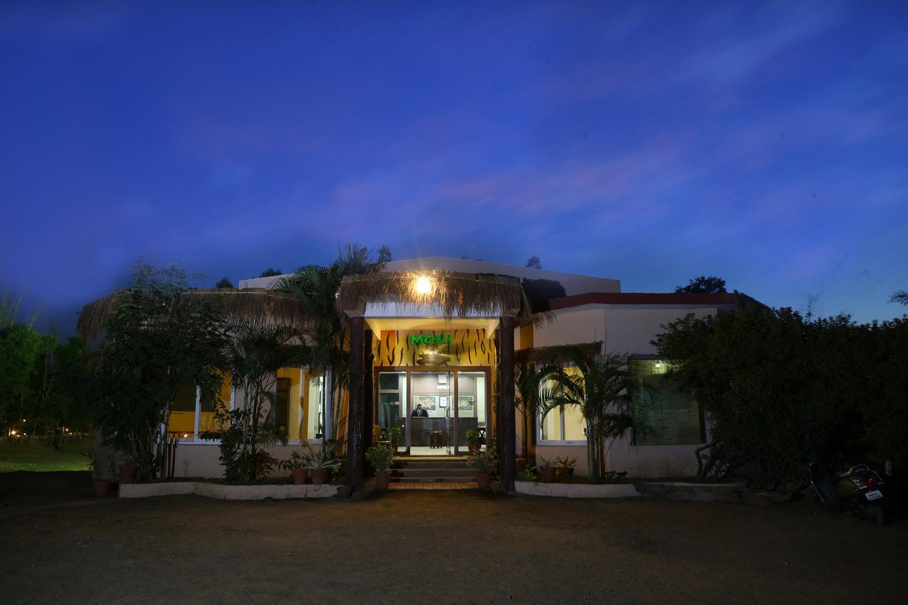 Mogli Resort Kanha Bagian luar foto