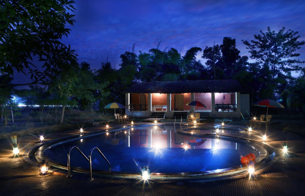 Mogli Resort Kanha Bagian luar foto