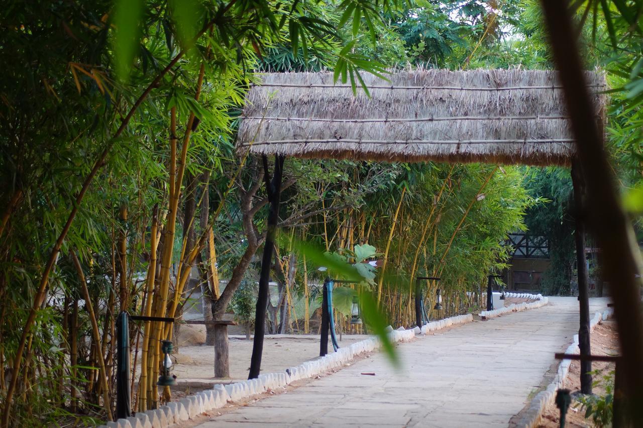 Mogli Resort Kanha Bagian luar foto