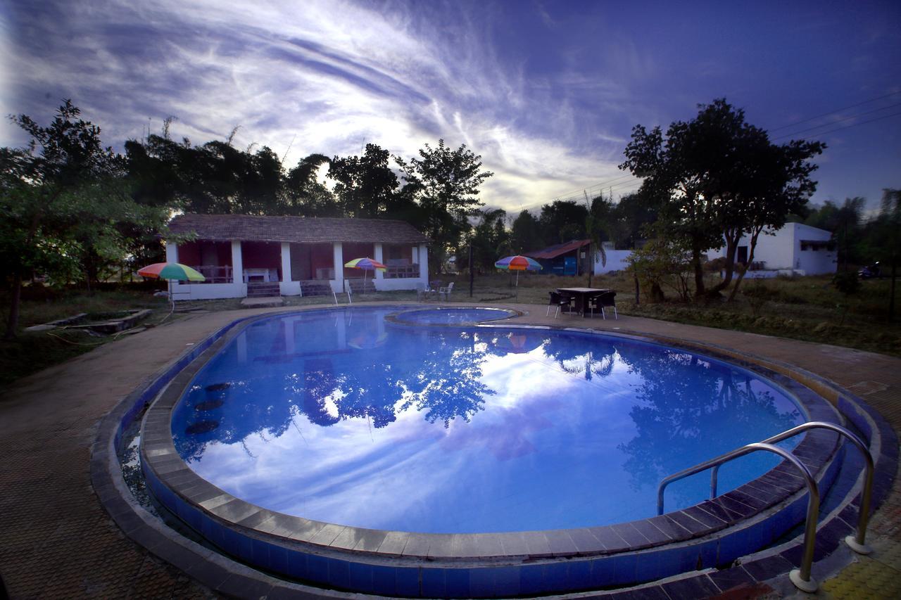 Mogli Resort Kanha Bagian luar foto