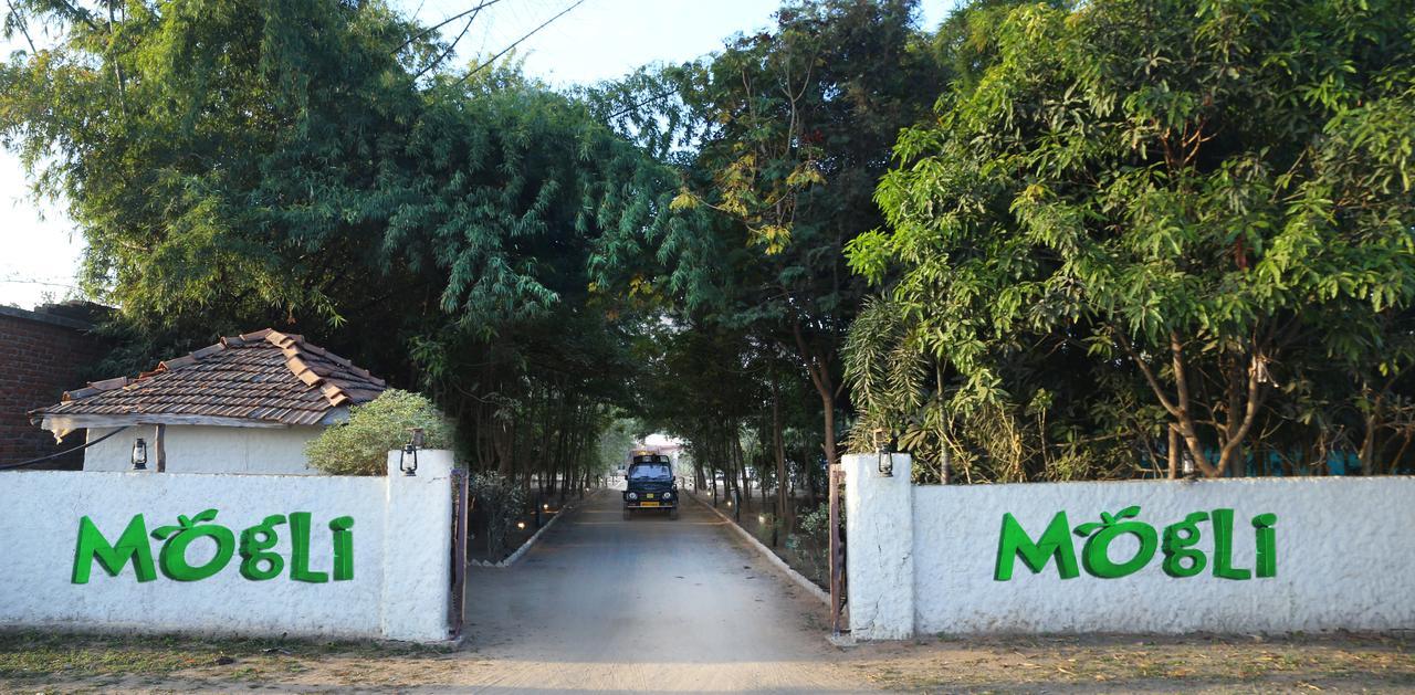 Mogli Resort Kanha Bagian luar foto